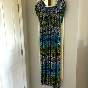 Elegant Blue and Green Patterned Dress